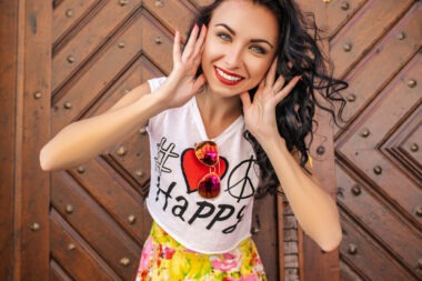 Cum pot face un tricou personalizat să fie un suvenir memorabil?