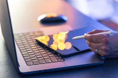 Cum poți transforma pasiunea pentru piețele financiare într-un venit lunar solid?